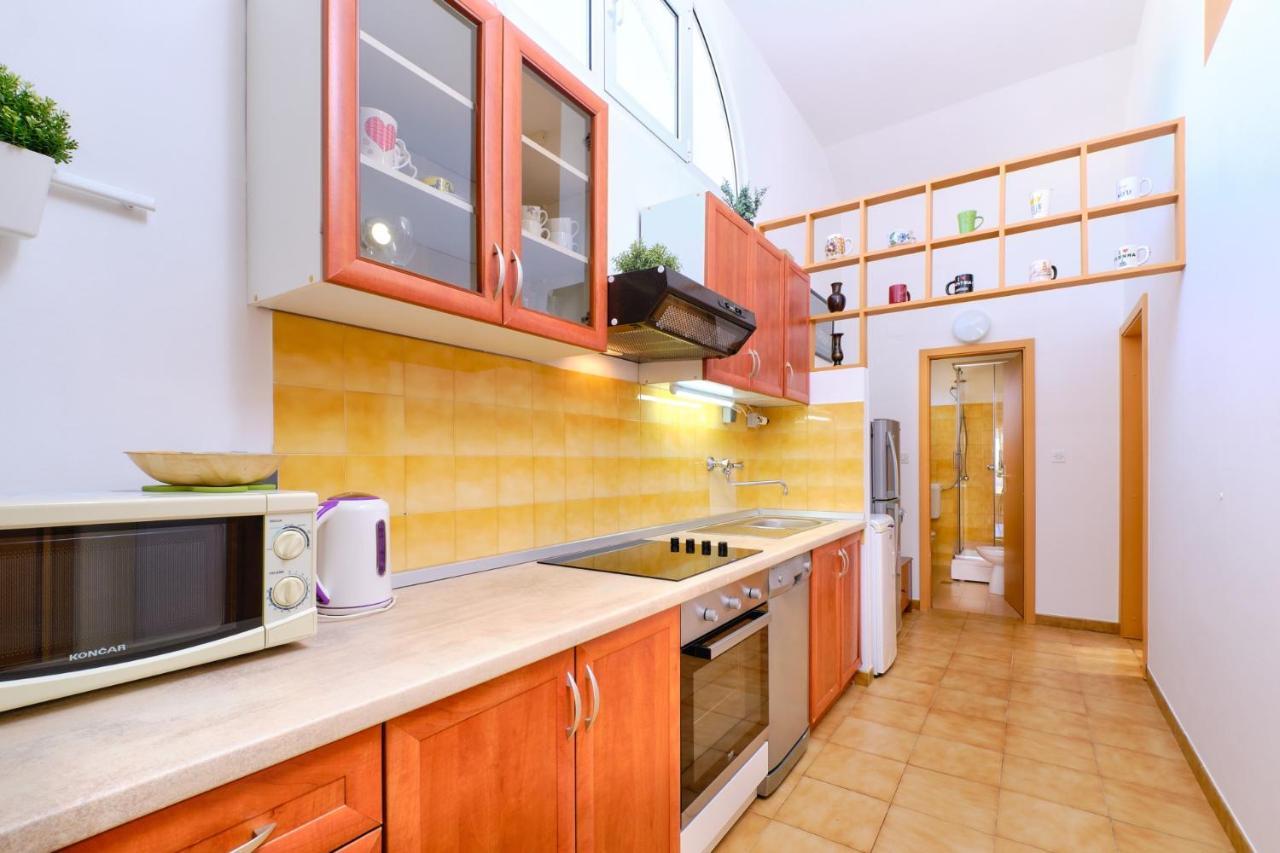 Apartments Vanda Mali Losinj Exterior photo