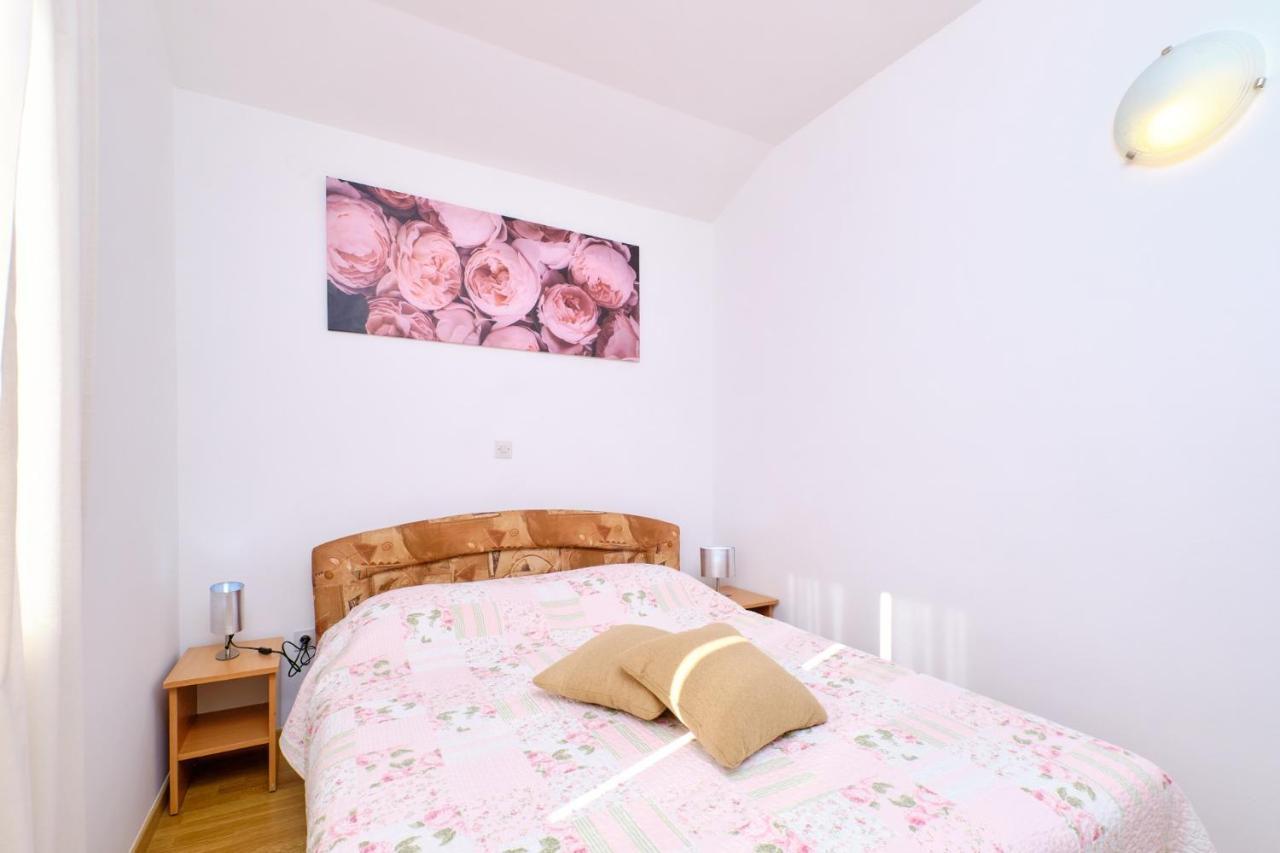 Apartments Vanda Mali Losinj Exterior photo