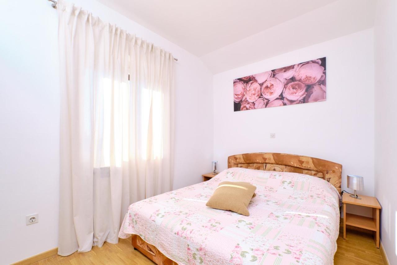 Apartments Vanda Mali Losinj Exterior photo