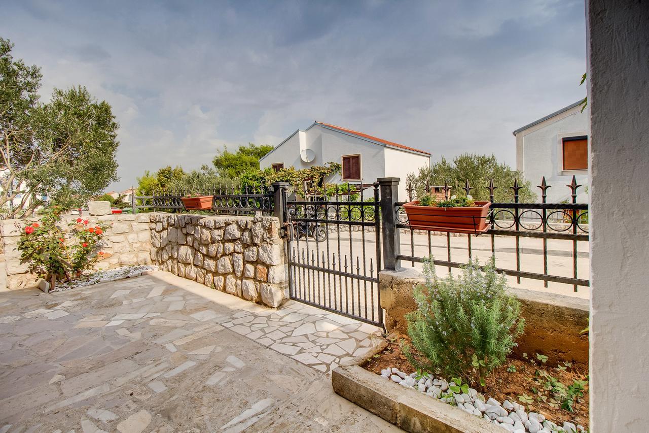 Apartments Vanda Mali Losinj Exterior photo